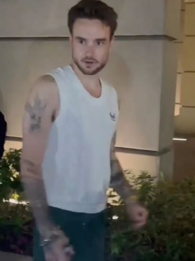 Payne met with fans outside another Argentinian hotel days before his death.