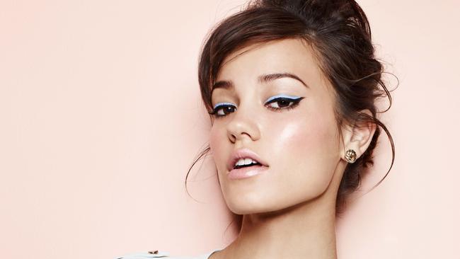 If you want to make your wing a bit more dramatic, go for a black liner, and then sweep your blue over directly above.