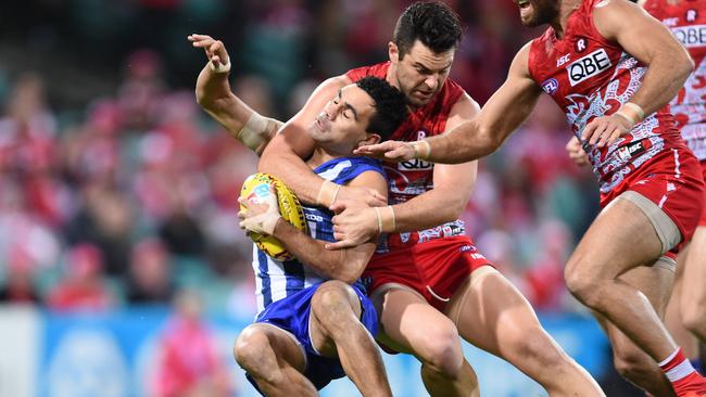 Lindsay Thomas drops his knees and uses the “raised arm” tactic to win a high free kick against the Swans.