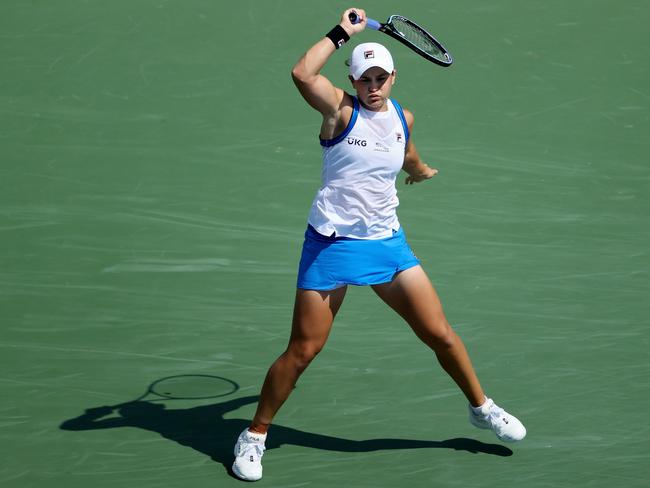 MASON, OHIO - AUGUST 20: Ashleigh Barty of Australia plays a forehand during her match against Barbora Krejcikova of the Czech Republic during Western & Southern Open - Day 6 at the Lindner Family Tennis Center on August 20, 2021 in Mason, Ohio. (Photo by Dylan Buell/Getty Images)