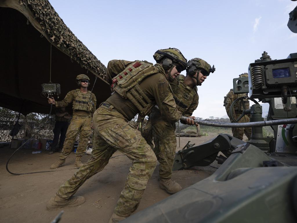 Australian Army soldiers from 4th Regiment, Royal Australian Artillery load the M777 Howitzer during a live-fire fire mission on Exercise Keris Woomera 2024 in Indonesia. *** Local Caption. PHOTO: LCPL Riley Blennerhassett