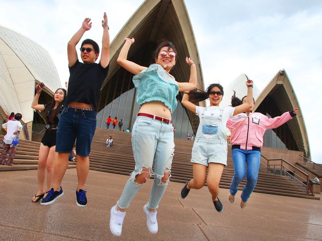 Chengzhi Ji, Qiao Yuntong, Cassie Li, Xiaoqi Liu, Chen Wei.Story on terror attacks fueling the boom for tourists here in Sydney, particularly chinese and indian.