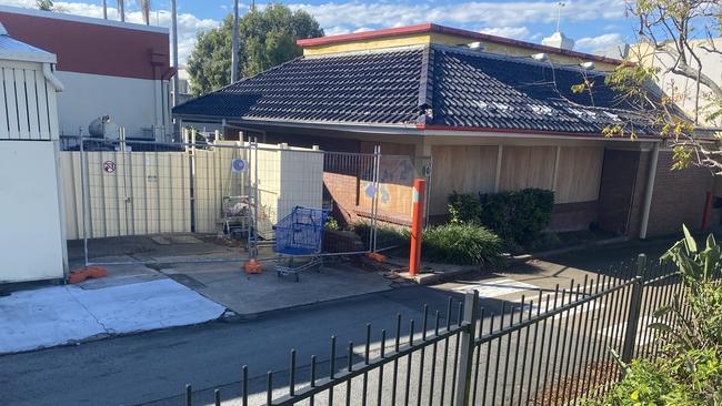 Shots of the closed wing of the Carindale Shopping Centre from the Winstanley St side, where Hungry Jacks and Sizzler used to be.