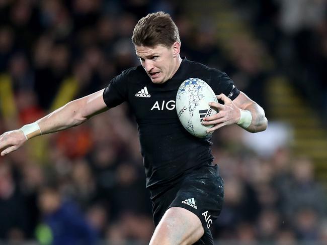 AUCKLAND, NEW ZEALAND - AUGUST 25:  Beauden Barrett of the New Zealand All Blacks breaks the Wallaby defence to score his third try during The Rugby Championship game between the New Zealand All Blacks and the Australia Wallabies at Eden Park on August 25, 2018 in Auckland, New Zealand.  (Photo by Phil Walter/Getty Images)