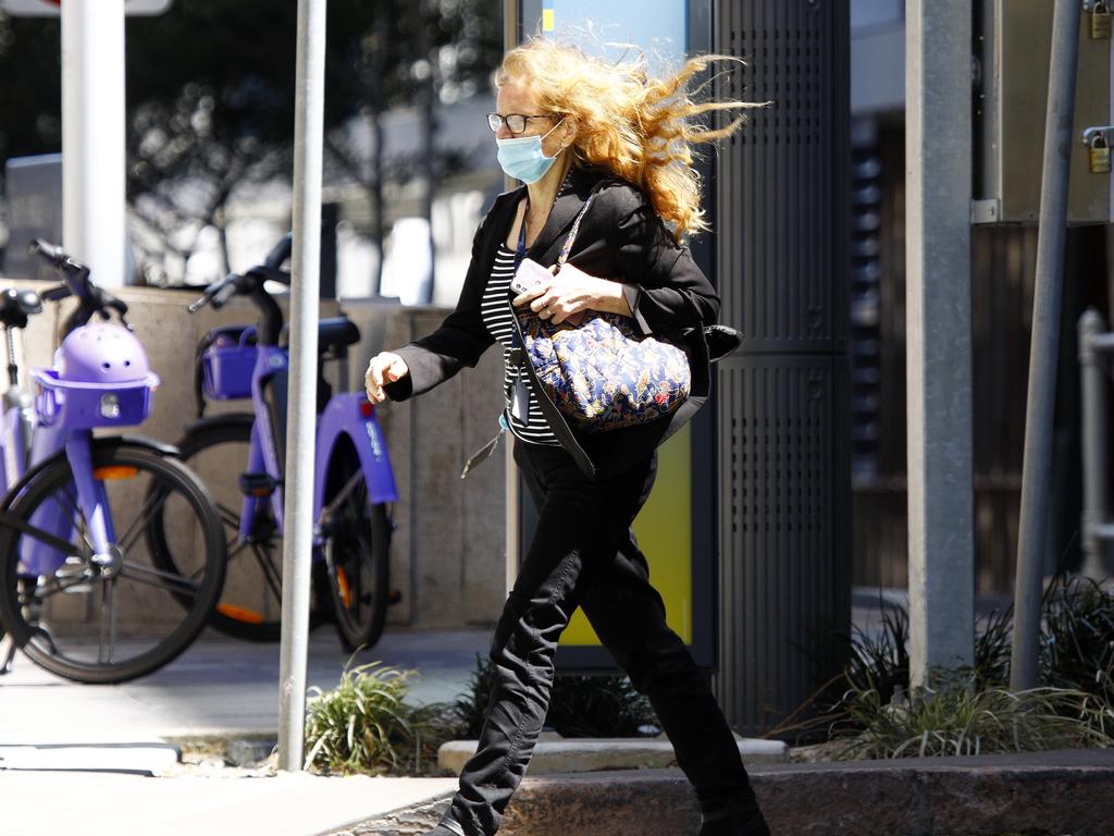 Wild winds hit central Brisbane as the Australian east coast continues to be battered by gale-force winds. Picture: NCA NewsWire/Tertius Pickard