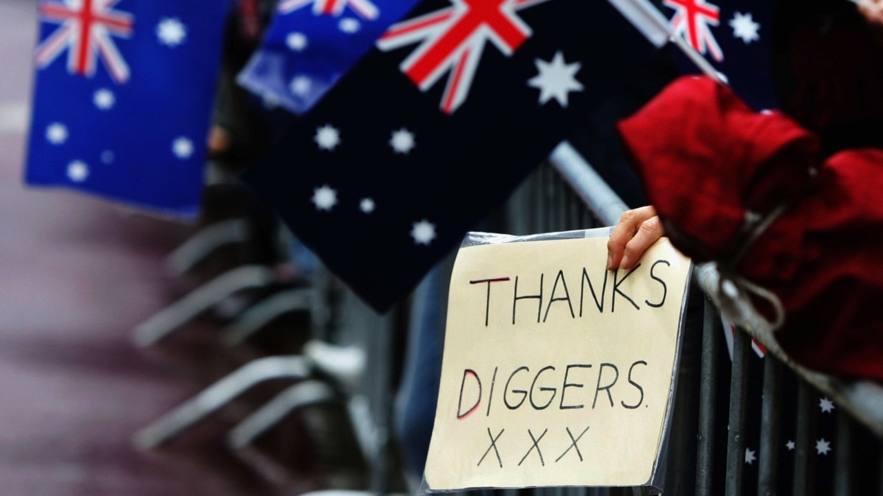 Qld residents 'pay their respects' to fallen ANZAC troops