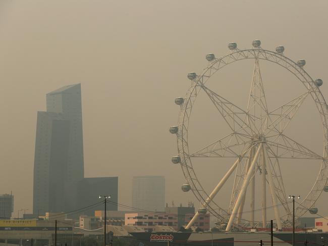 Smoky cities have been a factor of this Australian summer. Melbourne’s CBD was blanketed in smoke on January 15 from the East Gippsland bushfires. Picture: Robert Cianflone/Getty Images