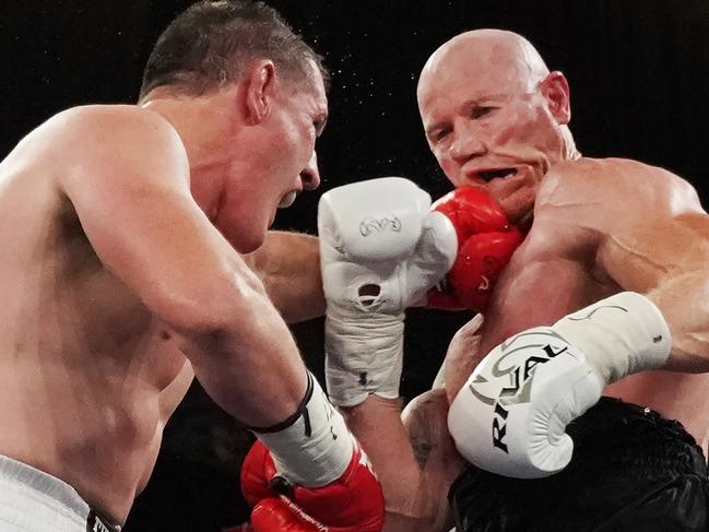 Barry Hall had a controversial draw with Paul Gallen.