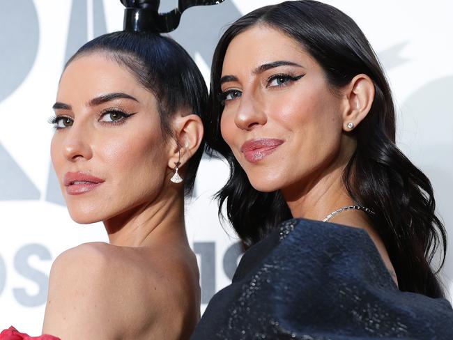 SYDNEY, AUSTRALIA - NOVEMBER 27: Lisa Origliasso and Jessica Origliasso of The Veronicas arrive for the 33rd Annual ARIA Awards 2019 at The Star on November 27, 2019 in Sydney, Australia. (Photo by Mark Metcalfe/Getty Images)