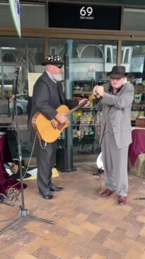 buskers on mary