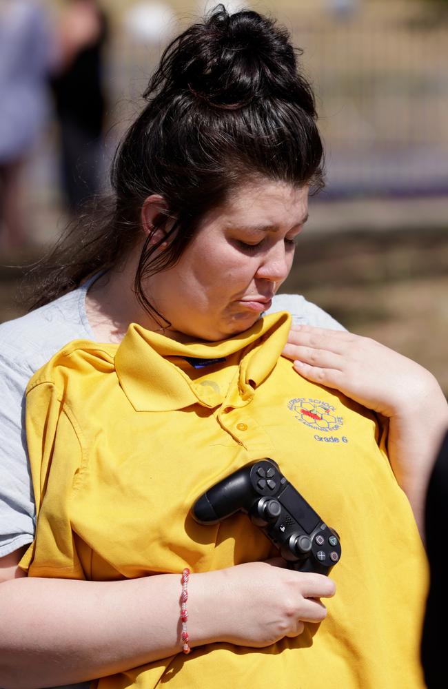 The mother of Zane Mellor Georgie Gardam visits the Hillcrest Primary School. Picture: NCA NewsWire / Grant Viney