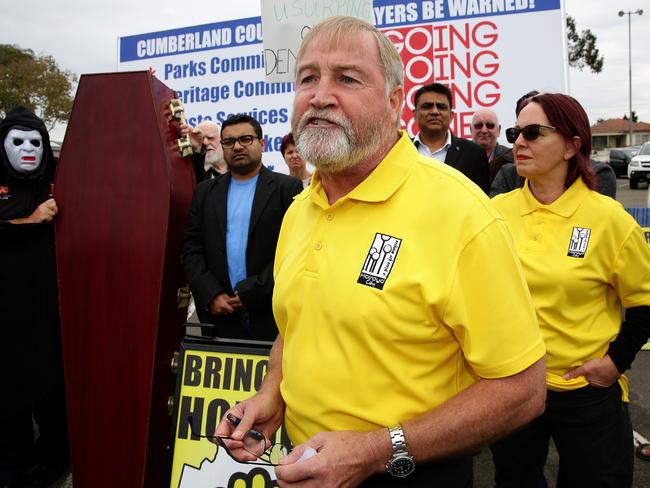 Ex Labor Mayor Greg Cummings is standing in the Greystanes Ward and supports de-mergers.