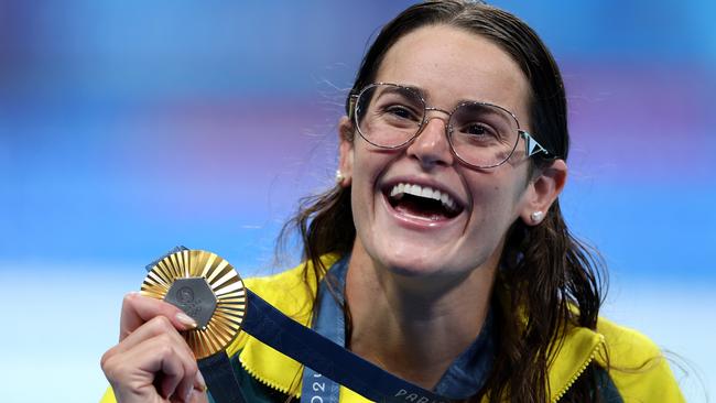 NANTERRE, FRANCE - JULY 30: Gold Medalist Kaylee McKeown of Team Australia poses following the Swimming medal ceremony after the Women's 100m Backstroke Final on day four of the Olympic Games Paris 2024 at Paris La Defense Arena on July 30, 2024 in Nanterre, France. (Photo by Sarah Stier/Getty Images)