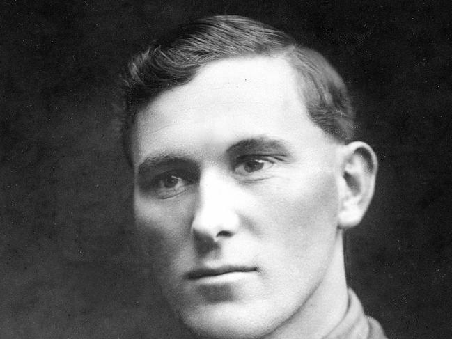 ID/No/P01383.006 Private John William Alexander Jackson VC of 17th Battalion, 5th Brigade, 2nd Division, awarded Victoria Cross for action on 25-26/06/1916 near Armentieres, France - australian armed forces headshot history WWI