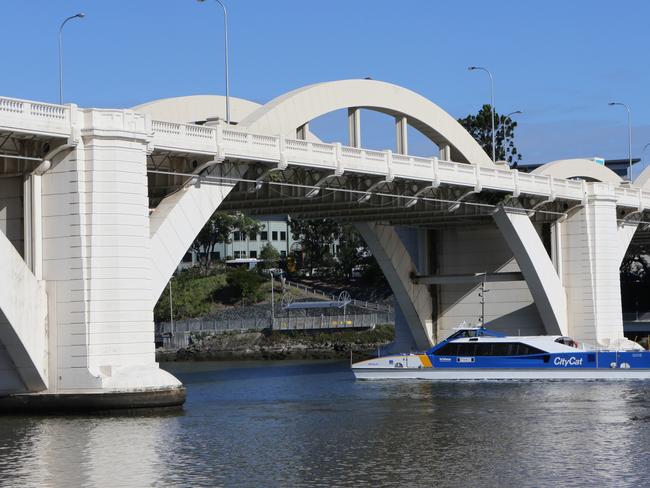 Search for the British backpacker who jumped from the William Jolly Bridge into the Brisbane River. Pic Darren England.