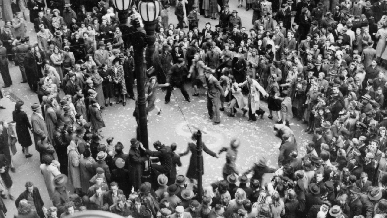 A crowd gathers in Bourke Street on Victory in the Pacific Day on August 15, 1945. Picture: Australian War Memorial.