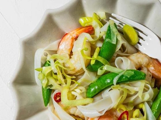 Elizabeth Hewson’s prawn and snap pea noodles