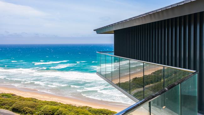 The house is suspended 40m above the ocean.