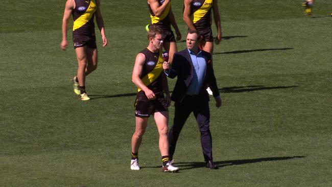 David King speaks to Jack Riewoldt ahead of the opening bounce.