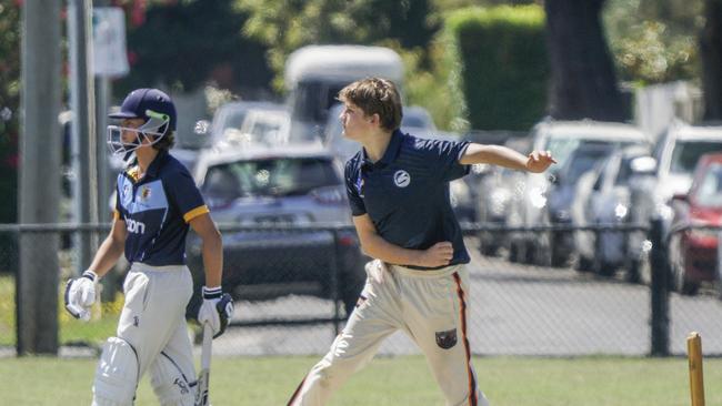 Thomas Baron bowling for Elsternwick. Picture: Valeriu Campan