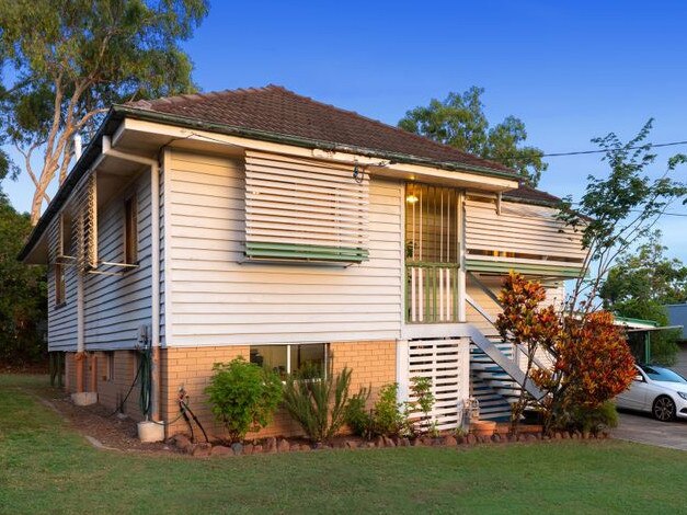 7 Sidnell Street, Geebung, Qld 4034:  3 bedrooms, one bathroom, two car spaces on 599sq block.