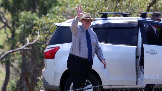 Guests were seen arriving at the Joyce property about 11am. Picture: NCA NewsWire / Ben McDonald