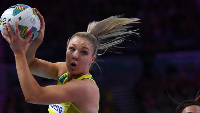 Kate Moloney playing in the Fast5 Netball World Series.