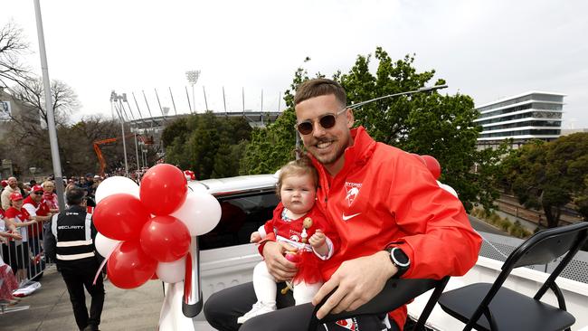 Sydney's Jake Lloyd and daughter Pia at the AFL Grand Final parade in Melbourne on September 23, 2022. Photo by Phil Hillyard (Image Supplied for Editorial Use only - **NO ON SALES** - Â©Phil Hillyard )