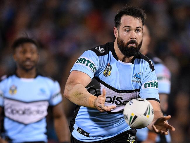 Aaron Woods of the Sharks passes the ball during the Round 18 NRL match between the Penrith Panthers and the Cronulla-Sutherland Sharks at Panthers Stadium in Sydney, Friday, July 13, 2018. (AAP Image/Dan Himbrechts) NO ARCHIVING, EDITORIAL USE ONLY