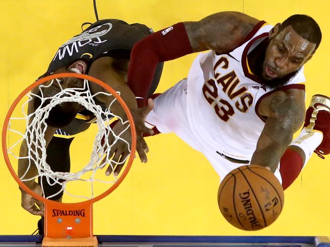 LeBron laysup against Draymond Green of Golden State. Pic: Ezra Shaw/Getty Images.