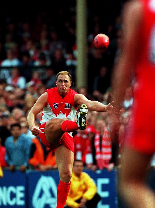 Tony Lockett kicks his 1300th career goal.