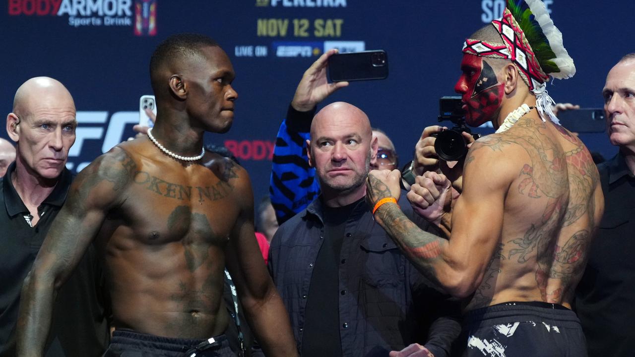 Israel Adesanya and Alex Pereira will do battle in the main event of UFC 281. (Photo by Jeff Bottari/Zuffa LLC)