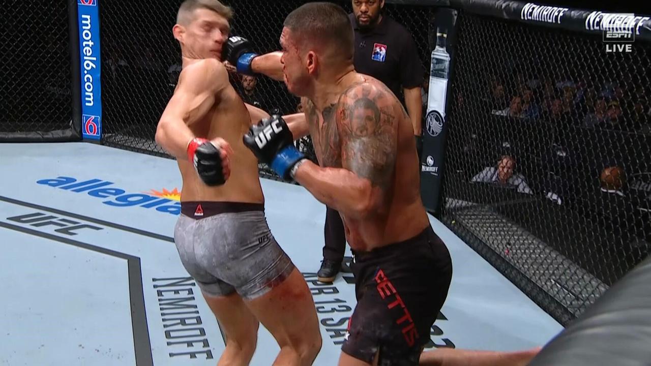 Anthony Pettis, out of nowhere!