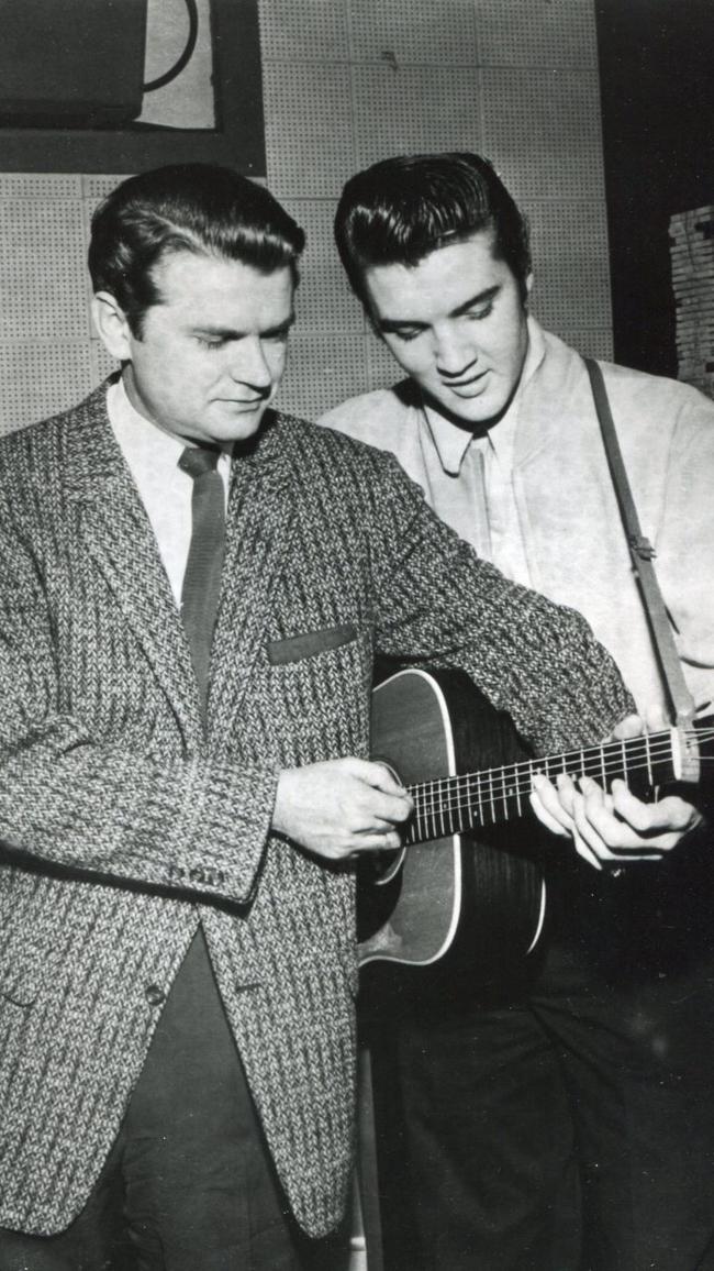 Sun Records owner Sam Phillips and Elvis Presley, 1956. Photo: Getty.