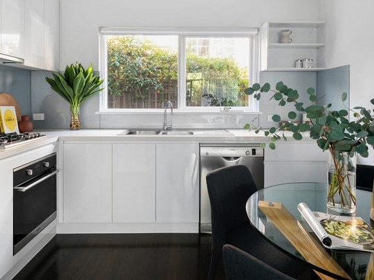 Mad dash secures home that 200 buyers wanted