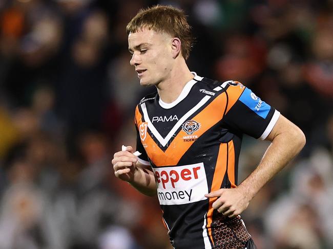SYDNEY, AUSTRALIA - MAY 18: Lachlan Galvin of the Wests Tigers heads to the sin bin during the round eleven NRL match between Wests Tigers and Rabbitohs at Campbelltown Sports Stadium, on May 18, 2025, in Sydney, Australia. (Photo by Cameron Spencer/Getty Images)