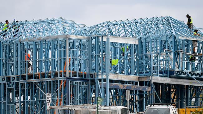 Construction workers are seen working on a new housing development at Kellyville, west of Sydney. (AAP Image/Dan Himbrechts)