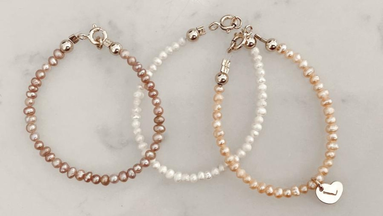 The personalised pearl bracelet.