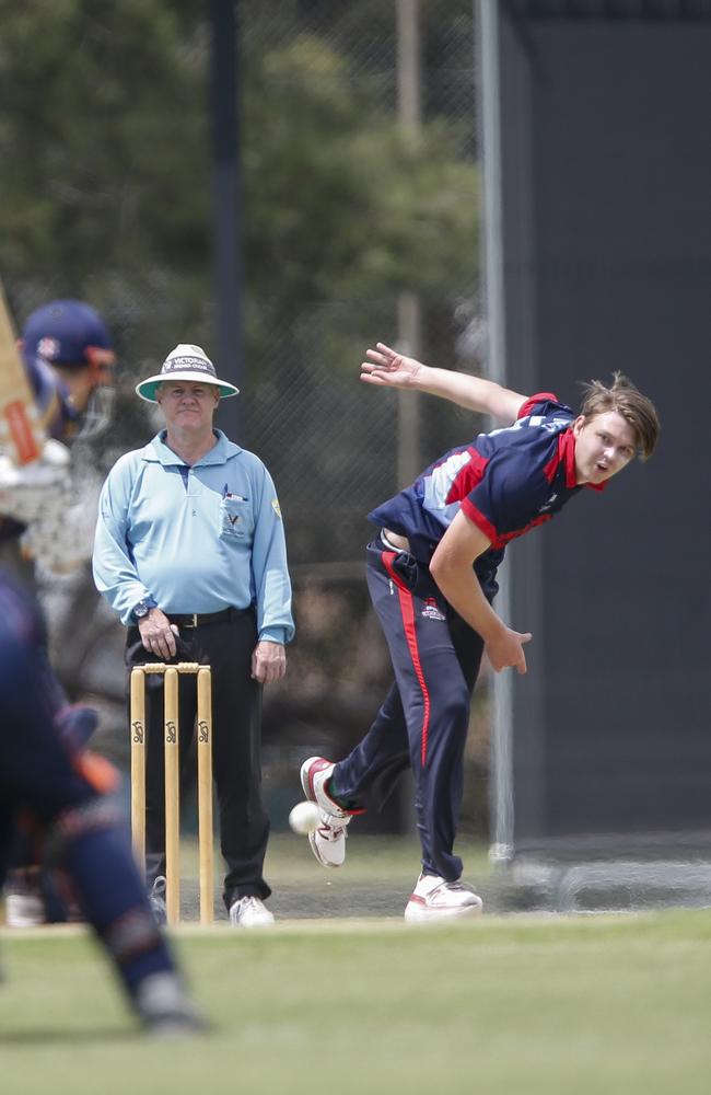 Jakeb Thomas bowling for Dandenong. Picture: Valeriu Campan