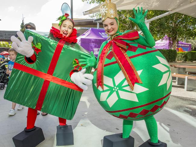 Entertainers performing at Caboolture Christmas Carols, Sunday, December 17, 2017 (AAP Image/Richard Walker)