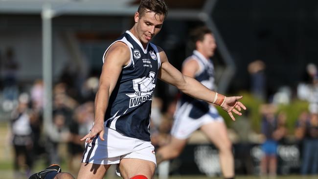 Braden Ferrari in action for Hoppers Crossing. Picture: Local Legends Photography