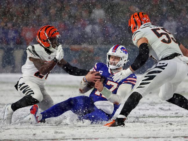 ORCHARD PARK, NEW YORK - JANUARY 22: Josh Allen #17 of the Buffalo Bills slides against the Cincinnati Bengals during the fourth quarter in the AFC Divisional Playoff game at Highmark Stadium on January 22, 2023 in Orchard Park, New York.   Timothy T Ludwig/Getty Images/AFP (Photo by Timothy T Ludwig / GETTY IMAGES NORTH AMERICA / Getty Images via AFP)