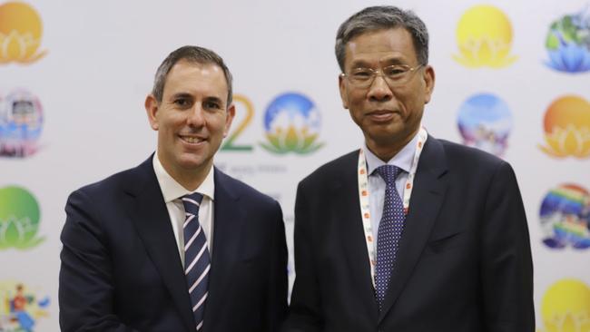 Treasurer Jim Chalmers with Chinese Finance Minister Liu Kun in India.