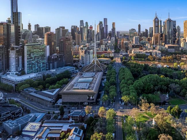 Melbourne Skyline overlooking NGV, Arts Centre and Queen Victoria GardenEscape 30 June 2024Kendall HillPhoto - Visit Victoria/NGV