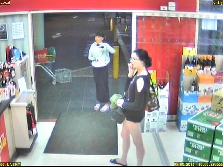 Two women who allegedly stole alcohol from a Banora Point bottle shop are wanted by police.