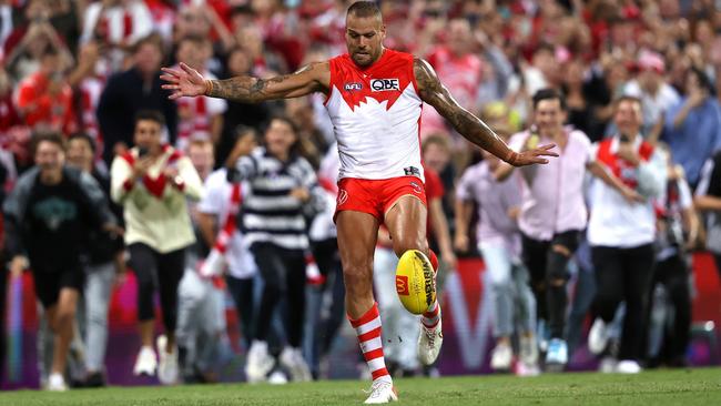 Sydney's Lance ‘Buddy’ Franklin kicks his 1000th AFL career goal. Picture: Phil Hillyard