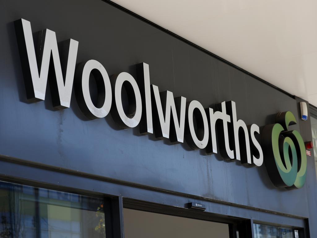 Woolworths contract external drivers for their online delivery service. Picture: NCA NewsWire/Nikki Short