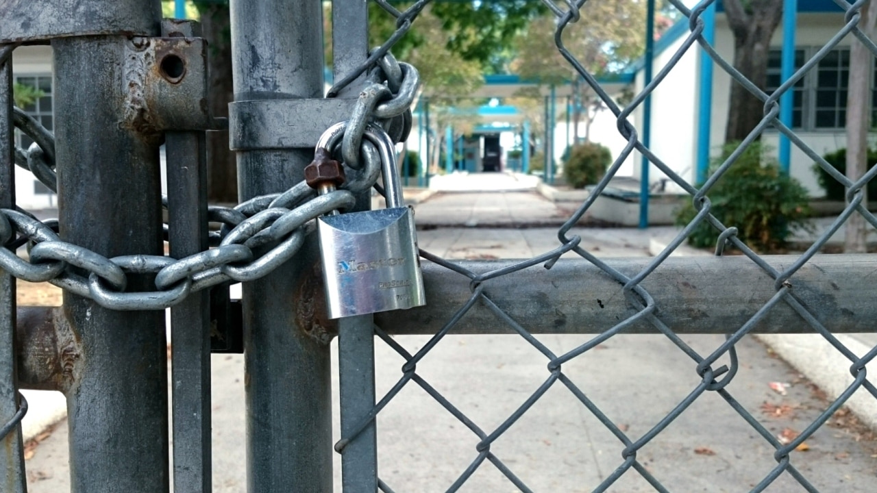 Frustrated parents remove children from school near coronavirus quarantine site in Darwin