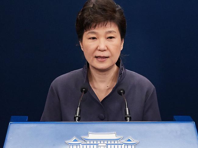 South Korean President Park Geun-hye has offered a public apology after a South Korean TV network reported a scandal that Park had a tie with a woman named Choi Soon-sil.