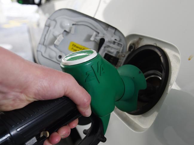 MELBOURNE, AUSTRALIA - NewsWire Photos, MAY 6, 2023. Budget Generics. Filling up the petrol tank at a petrol station in Carlton. Picture: NCA NewsWire / Josie Hayden